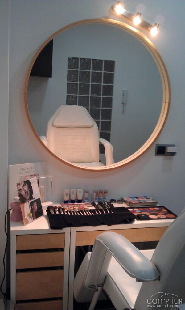 Peluquería y Estética Rocío Esquivel Unisex 