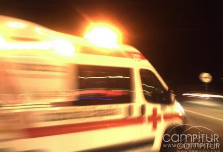 Accidente de tráfico en el cruce de Granja de Torrehermosa a Campillo de Llerena 