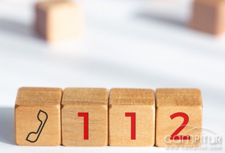 Colisión entre un camión y un turismo en Ahillones 